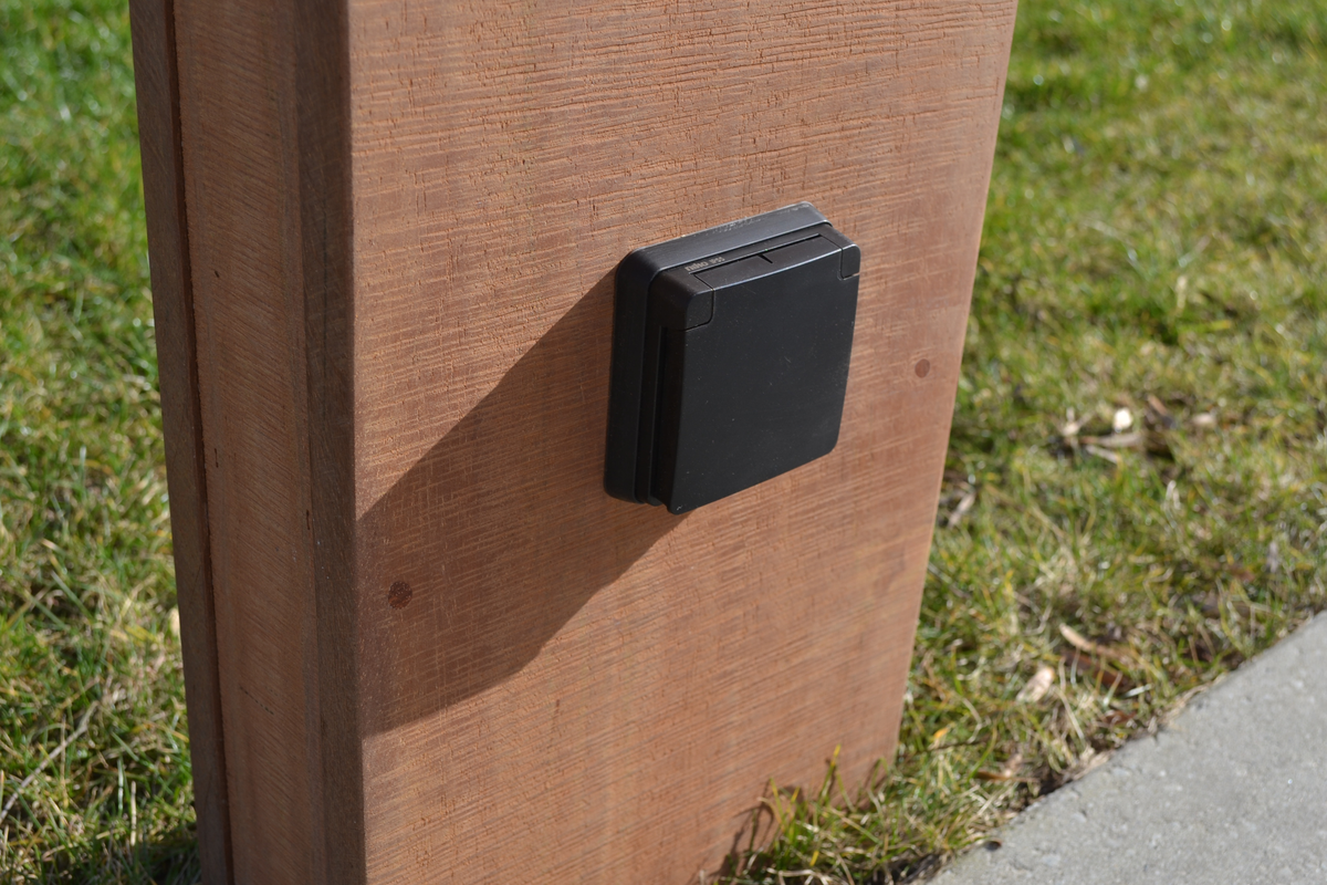 ChargeXpert Azobe hardwood charger pole with wall socket - view 6